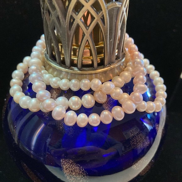 Pearl baroque stretch bracelets 3 options. Blush Ivory or a Mixture of both - Picture 3 of 9